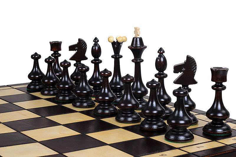 Coffret d'échecs fermé vu de dessus, motif d'échiquier visible