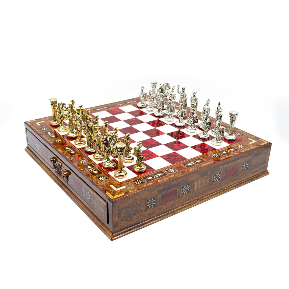 Römisches Schachspiel aus Holz in Rot, 38 cm, weitere Produktansicht – Schachatelier