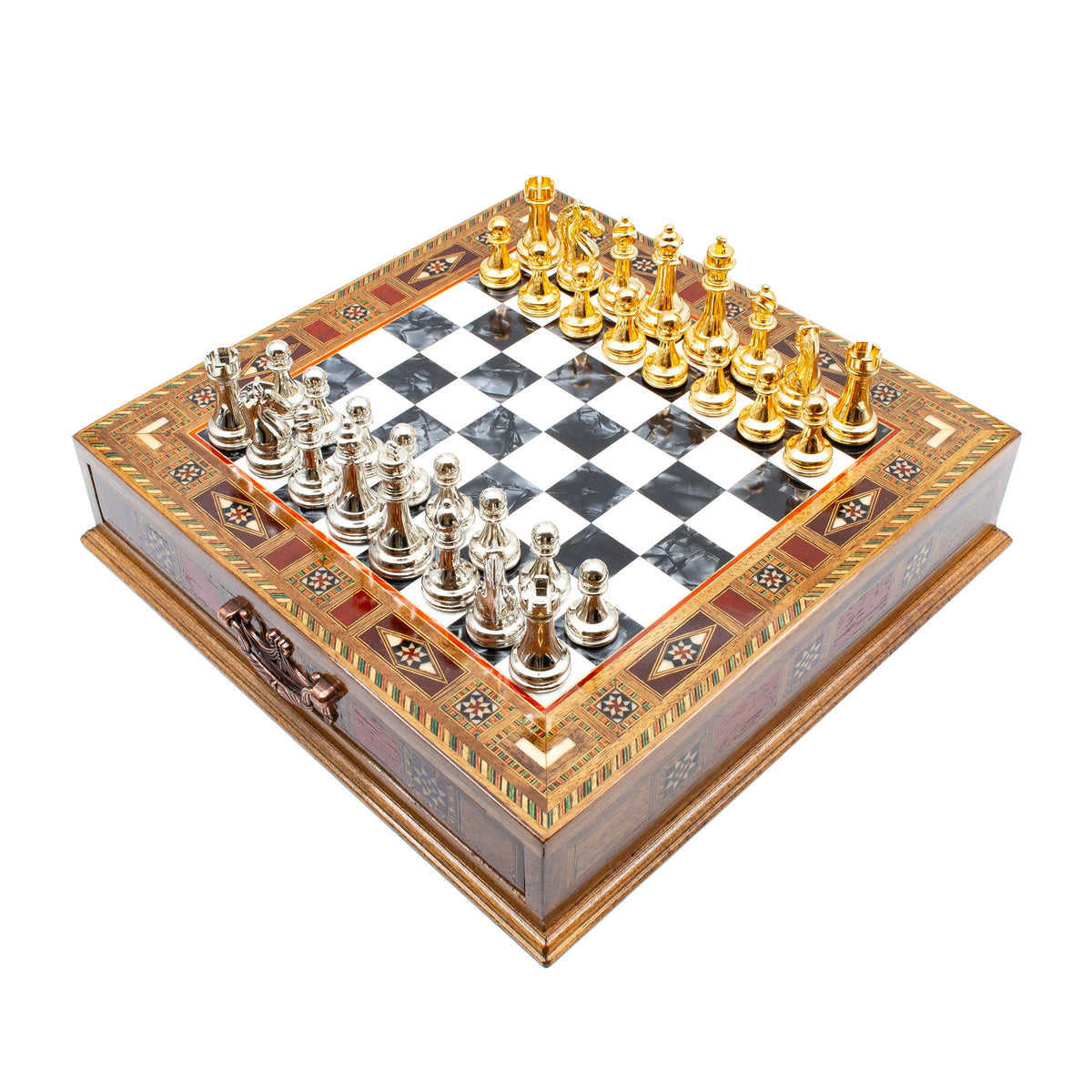 Handgefertigtes Schachspiel aus Holz – Schach spielen in Lausanne | Schachatelier